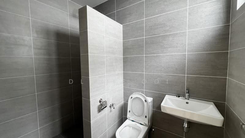 Semi-Detached House for Sale in Taman Semanja (Kajang) - Dlynie Ooi - Bathroom - PropertyGuru.com.my