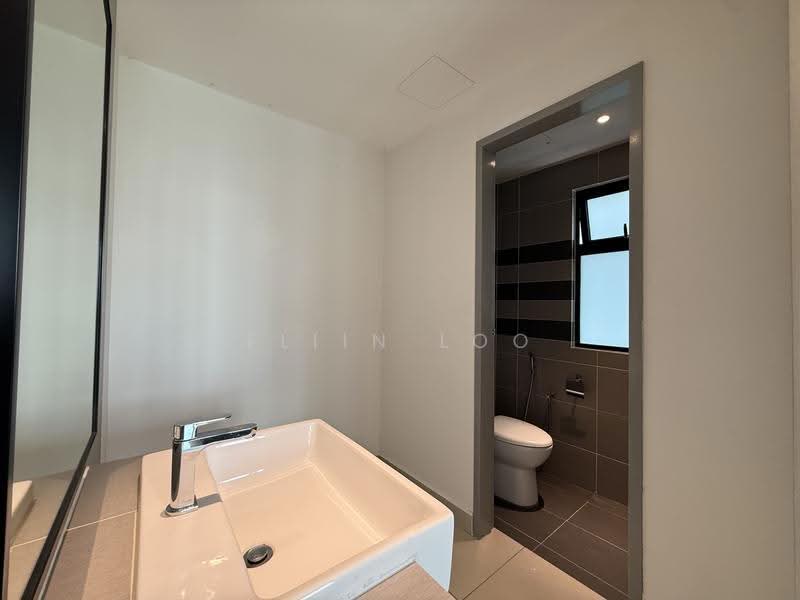 Kediaman Servis untuk Dijual di G Residence - Eliin Loo - Bathroom - PropertyGuru.com.my