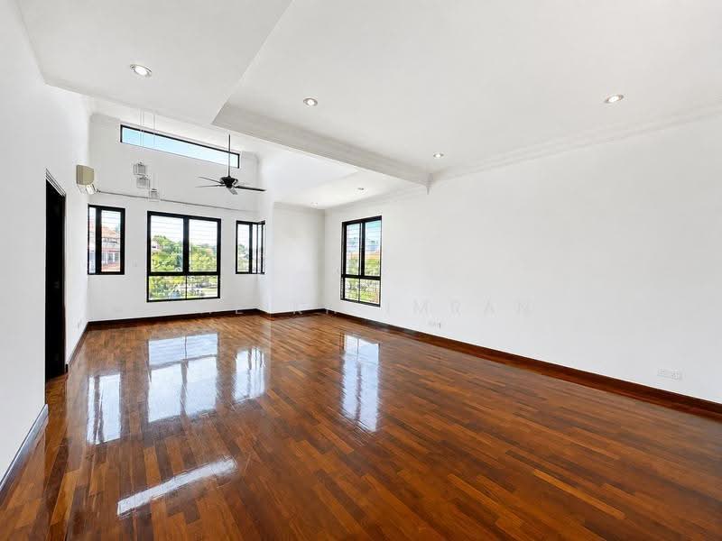 Rumah Teres untuk Dijual di Bukit Jelutong (Shah Alam) - Sheikh Imran - Living Room - PropertyGuru.com.my