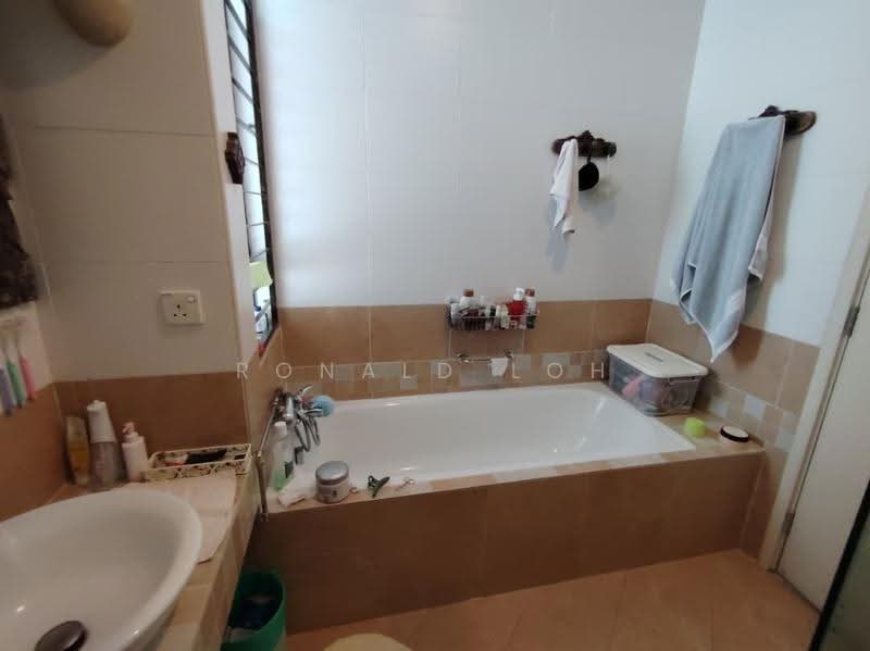 Rumah Teres 3-Tingkat untuk Dijual di Taman Esplanad (Bukit Jalil) - Ronald Loh - Bathroom - PropertyGuru.com.my