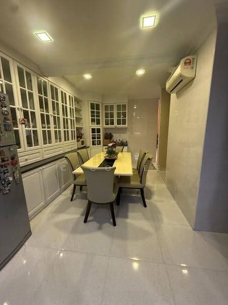 Rumah Berkembar untuk Dijual di Taman Pelangi Indah (Ulu Tiram) - Coco Lee - Dining Room - PropertyGuru.com.my
