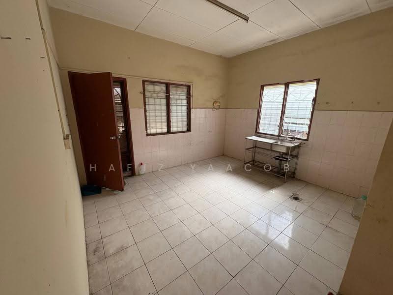 Bungalow House untuk Dijual di Kota Perdana (Seri Kembangan) - Hafiz Yaacob - Kitchen - PropertyGuru.com.my