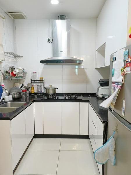 Condominium for Rent at Skyvilla @ D'Island - Eric Cheah - Kitchen - PropertyGuru.com.my
