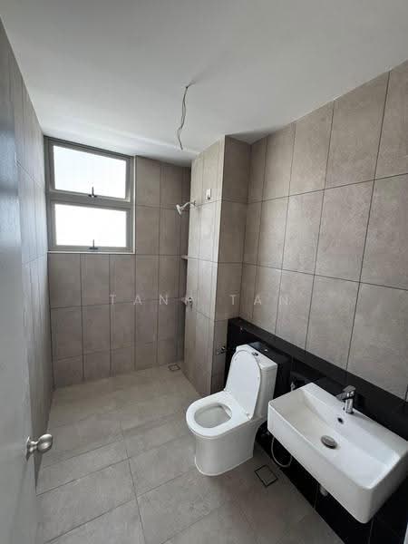 2-storey Terraced House for Sale in Bandar Gamuda Cove (Dengkil) - Tank Tan - Bathroom - PropertyGuru.com.my