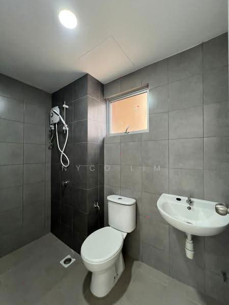Kondominium untuk Disewa di Residensi Sateria - Nyco Lim - Bathroom - PropertyGuru.com.my
