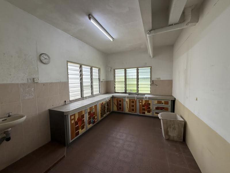 Rumah Teres untuk Dijual di Taman Lake View (Taiping) - Fung Lim - Kitchen - PropertyGuru.com.my