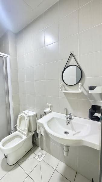 Kediaman Servis untuk Disewa di Meridin Bayvue Serviced Apartment - Yi En Puah - Bathroom - PropertyGuru.com.my