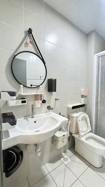 Kediaman Servis untuk Disewa di Meridin Bayvue Serviced Apartment - Yi En Puah - Bathroom - PropertyGuru.com.my