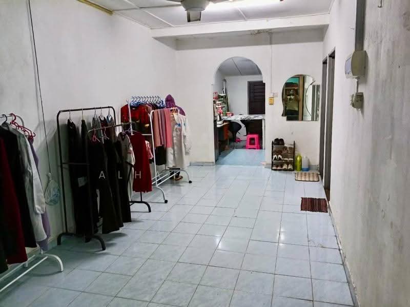 Rumah Teres 1-Tingkat untuk Dijual di Taman Universiti (Skudai) - ALHAFIZ AZIS - Living Room - PropertyGuru.com.my