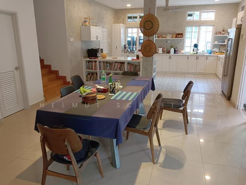 Rumah Berkembar untuk Dijual di Taman Equine (Seri Kembangan) - Helmut Schleich - Kitchen - PropertyGuru.com.my