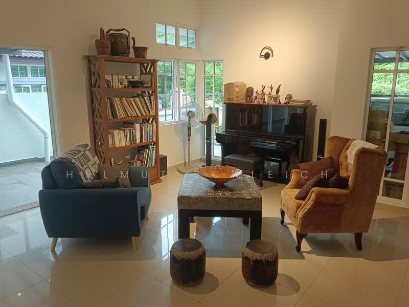 Rumah Berkembar untuk Dijual di Taman Equine (Seri Kembangan) - Helmut Schleich - Living Room - PropertyGuru.com.my