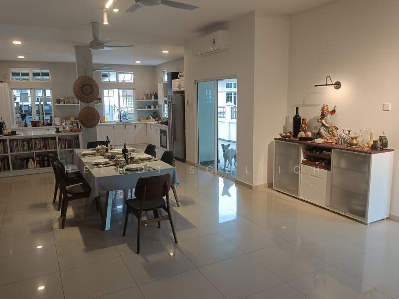 Rumah Berkembar untuk Dijual di Taman Equine (Seri Kembangan) - Helmut Schleich - Dining Room - PropertyGuru.com.my