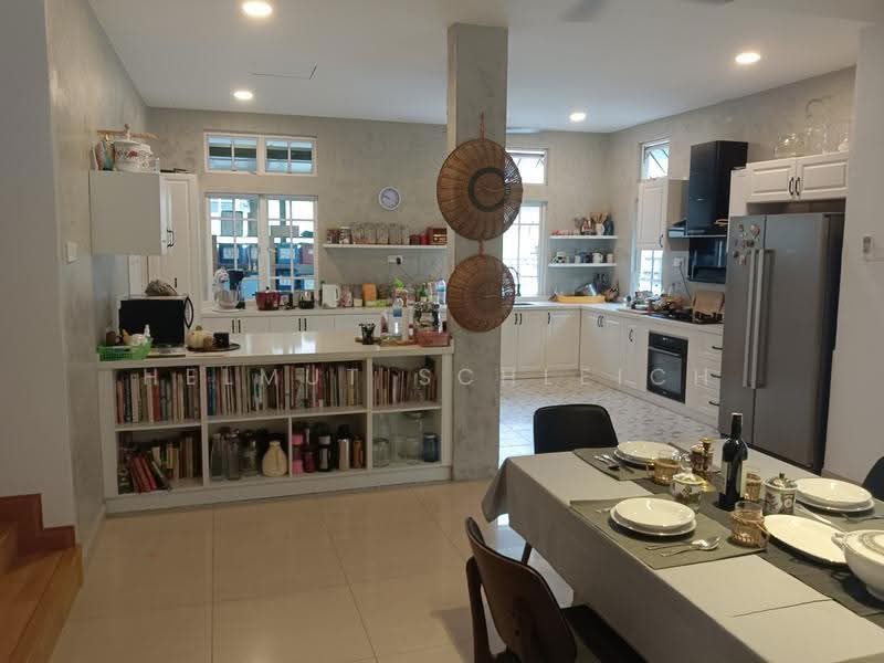 Rumah Berkembar untuk Dijual di Taman Equine (Seri Kembangan) - Helmut Schleich - Kitchen - PropertyGuru.com.my
