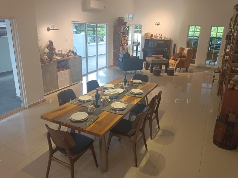 Rumah Berkembar untuk Dijual di Taman Equine (Seri Kembangan) - Helmut Schleich - Dining Room - PropertyGuru.com.my