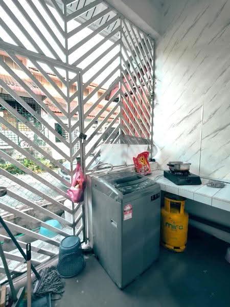 Rumah Teres 1.5-Tingkat untuk Dijual di Taman Molek (Johor Bahru) - Karl Lim - Balcony - PropertyGuru.com.my