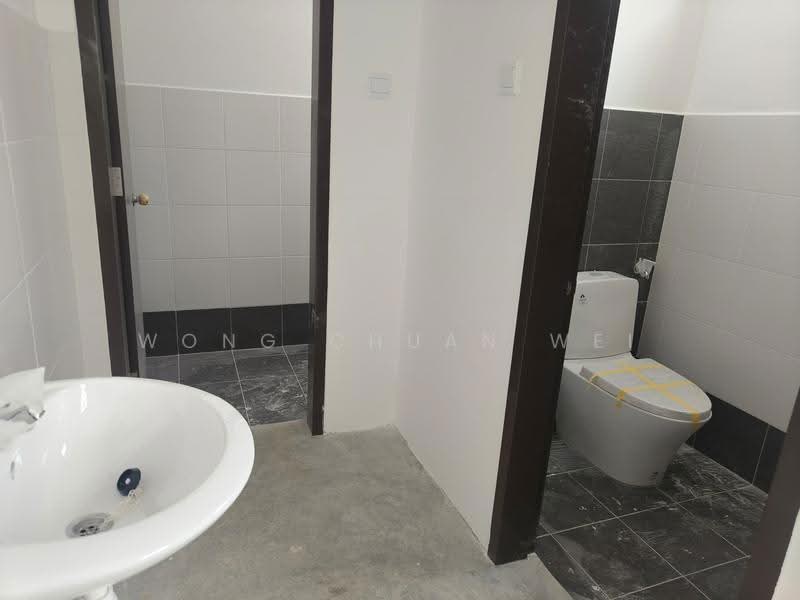 Shop / Office untuk Disewa di Taman Masai (Masai) - Wong Chuan Wei - Bathroom - PropertyGuru.com.my