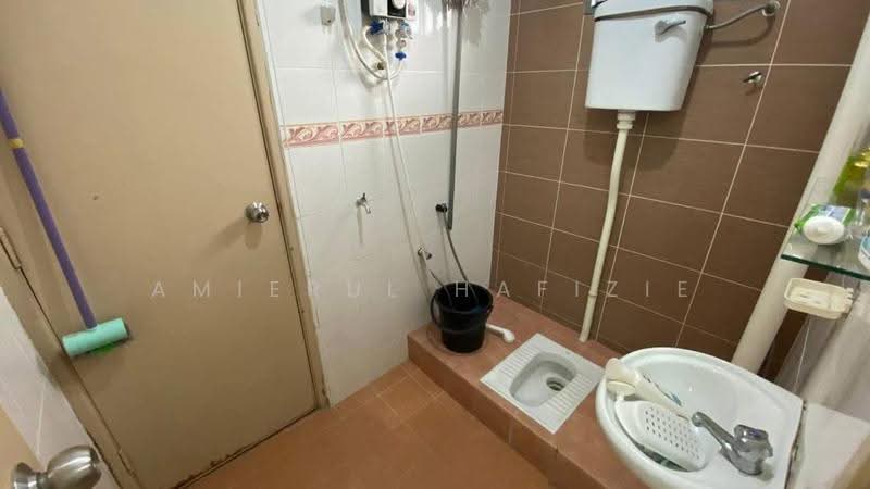 Terraced House for Sale in Seksyen 32, Kemuning Green Ville (Shah Alam) - Amierul Hafizie - Bathroom - PropertyGuru.com.my