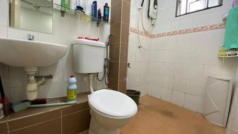 Terraced House for Sale in Seksyen 32, Kemuning Green Ville (Shah Alam) - Amierul Hafizie - Bathroom - PropertyGuru.com.my