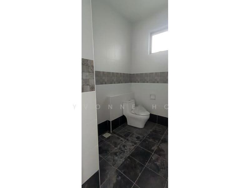 Rumah Teres 2-Tingkat untuk Dijual di Taman Austin Duta (Tebrau) - Yvonne Ho - Bathroom - PropertyGuru.com.my