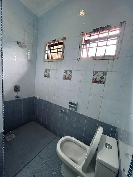 2-storey Terraced House for Sale in Taman Pelangi Indah (Ulu Tiram) - Karl Lim - Bathroom - PropertyGuru.com.my