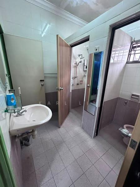 2-storey Terraced House for Sale in Taman Pelangi Indah (Ulu Tiram) - Karl Lim - Bathroom - PropertyGuru.com.my