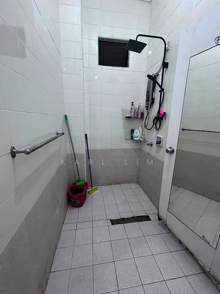 2-storey Terraced House for Sale in Taman Pelangi Indah (Ulu Tiram) - Karl Lim - Bathroom - PropertyGuru.com.my