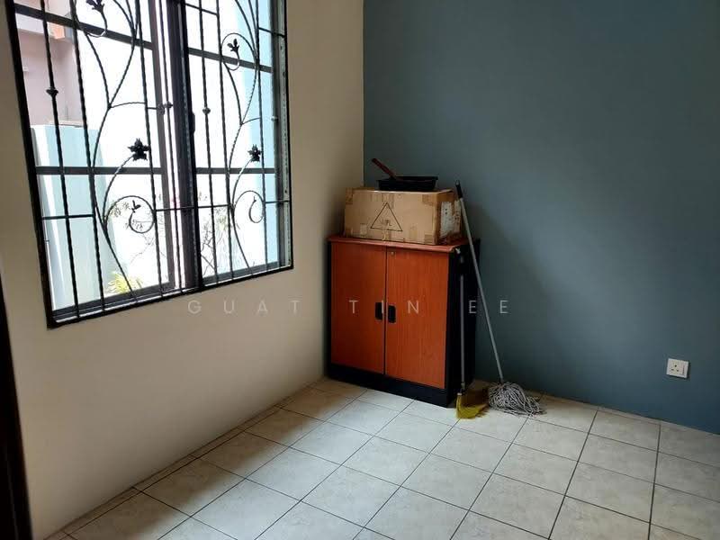 Rumah Teres 2-Tingkat untuk Disewa di Putra Avenue (Subang Jaya) - Lilian Ee - Downstairs Bedroom - PropertyGuru.com.my