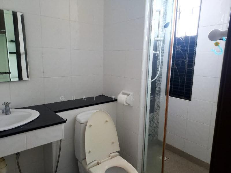 Rumah Teres 2-Tingkat untuk Disewa di Putra Avenue (Subang Jaya) - Lilian Ee - Bathroom - PropertyGuru.com.my