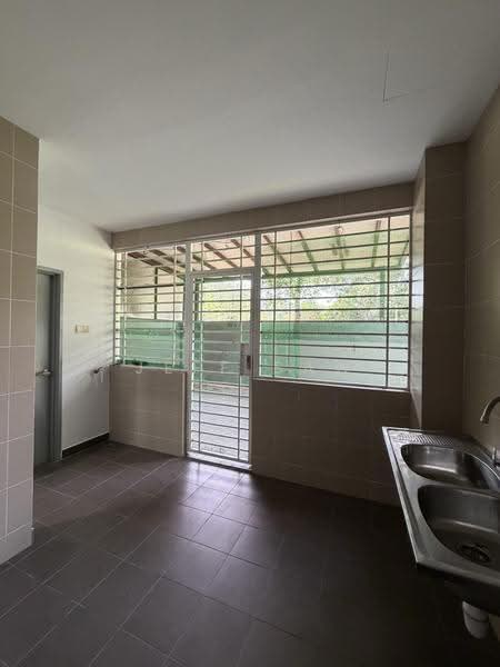 Semi-Detached House for Sale in Taman Nusa Idaman (Iskandar Puteri (Nusajaya)) - Jeff Saw - Kitchen - PropertyGuru.com.my