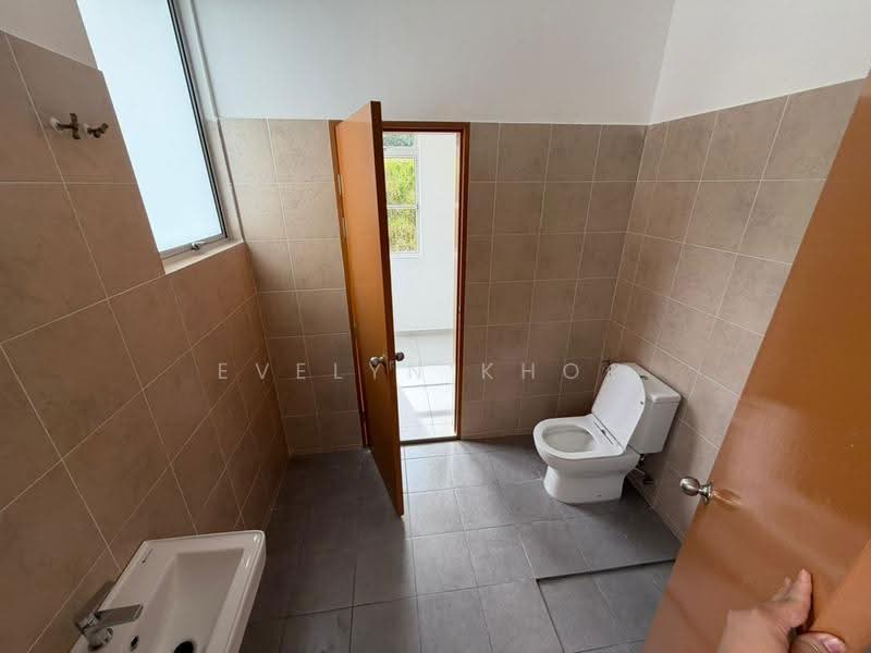 2-storey Terraced House for Sale in Bandar Baru Kundang (Rawang) - Evelyn Khoo - Bathroom - PropertyGuru.com.my