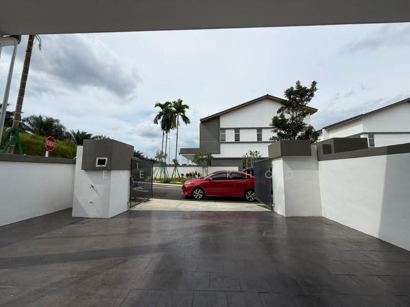2-storey Terraced House for Sale in Bandar Baru Kundang (Rawang) - Evelyn Khoo - Car Porch - PropertyGuru.com.my