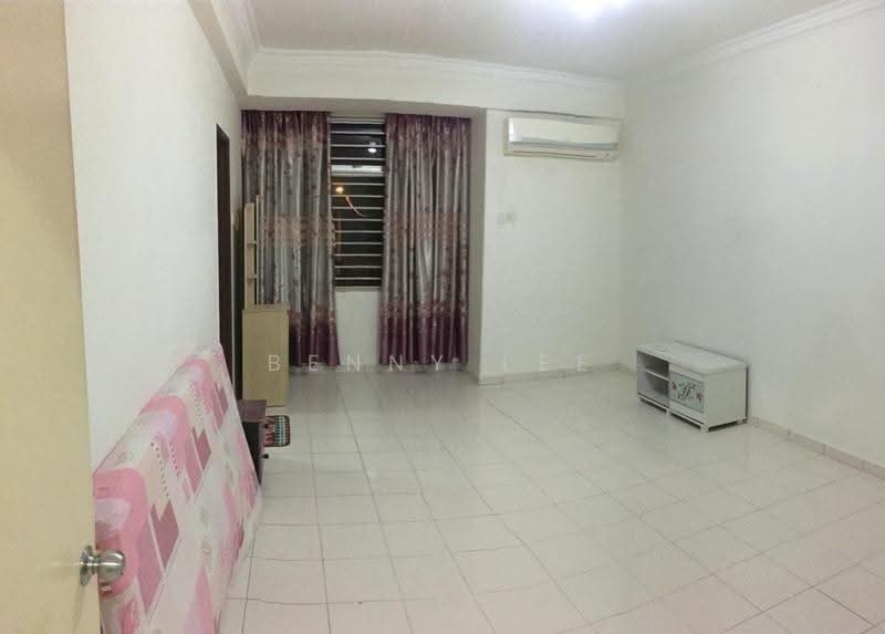 Rumah Teres 2.5-Tingkat untuk Dijual di Taman Bukit Serdang (Seri Kembangan) - Benny Lee - Living Room - PropertyGuru.com.my