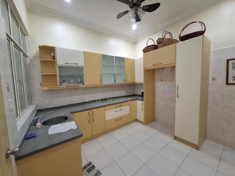 2-storey Terraced House for Sale in Desa Ria (Sungai Ara) - Loh CL - Kitchen - PropertyGuru.com.my