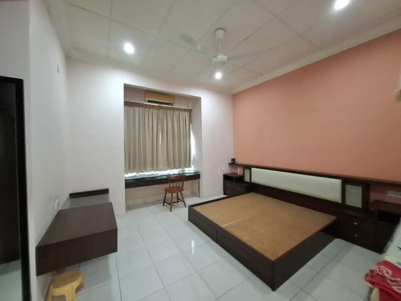 2-storey Terraced House for Sale in Desa Ria (Sungai Ara) - Loh CL - Bedroom - PropertyGuru.com.my
