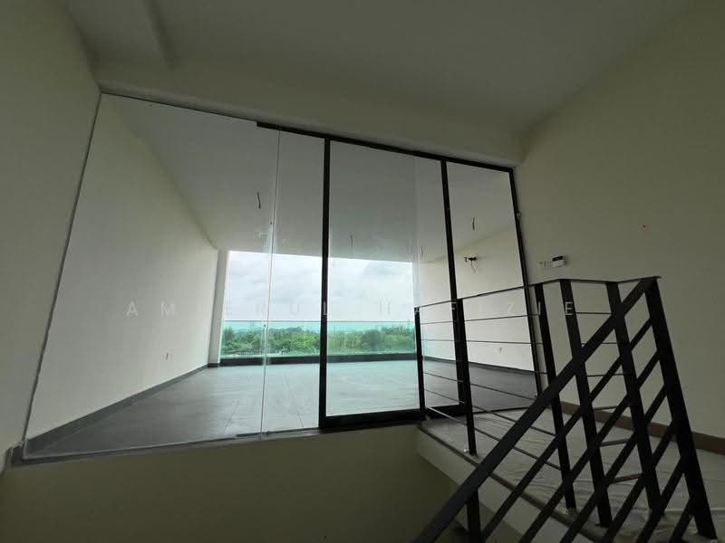 Rumah Teres 2.5-Tingkat untuk Dijual di Puchong (Selangor) - Amierul Hafizie - Balcony - PropertyGuru.com.my
