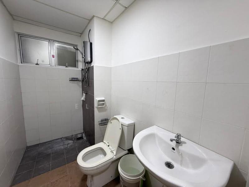 Kondominium untuk Disewa di Penaga @ Taman Raintree - Eliz Chan - Bathroom - PropertyGuru.com.my