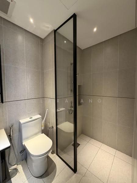 Kediaman Servis untuk Disewa di Millerz Square Serviced Residence - Clara Ang - Bathroom - PropertyGuru.com.my