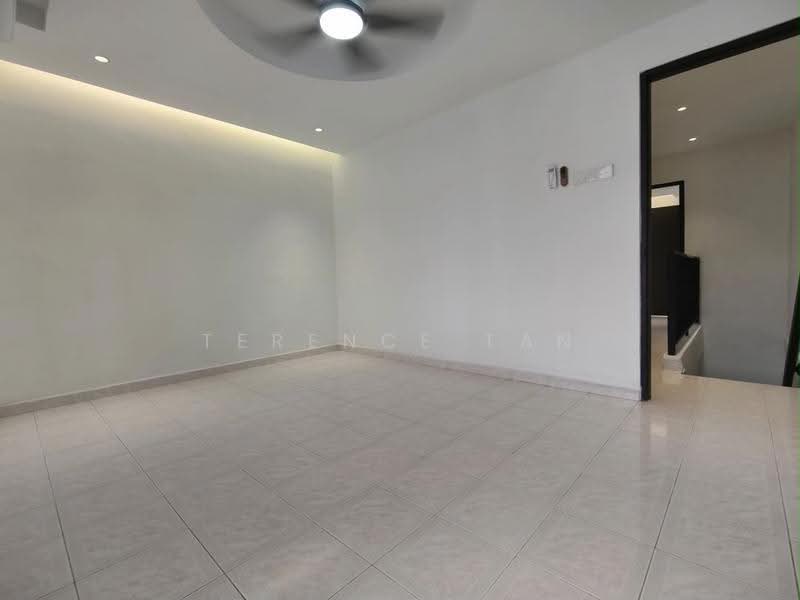 Rumah Teres 2-Tingkat untuk Dijual di Bandar Baru Permas Jaya (Permas Jaya) - Terence Tan - Living Room - PropertyGuru.com.my