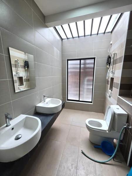 Rumah Teres 2-Tingkat untuk Dijual di Taman Desa Tebrau (Tebrau) - Karl Lim - Bathroom - PropertyGuru.com.my