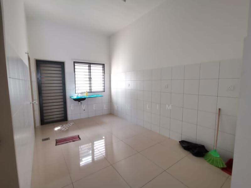 2-storey Terraced House for Rent in Bandar Rimbayu (Telok Panglima Garang) - Evelyn Lim - Kitchen - PropertyGuru.com.my