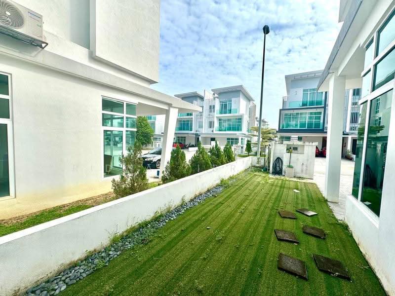 Semi-Detached House for Sale in Cyberjaya (Selangor) - Ridwan Ibrahim - Exterior - PropertyGuru.com.my