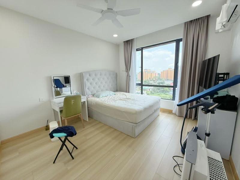 Kediaman Servis untuk Dijual di Country Garden Central Park - Jeffrey Kiong - Bedroom - PropertyGuru.com.my