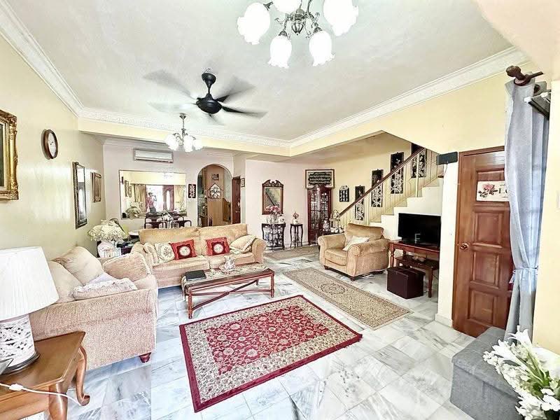 2-storey Terraced House for Sale in Taman Putra (Ampang) - Danial Zharif - Living Room - PropertyGuru.com.my