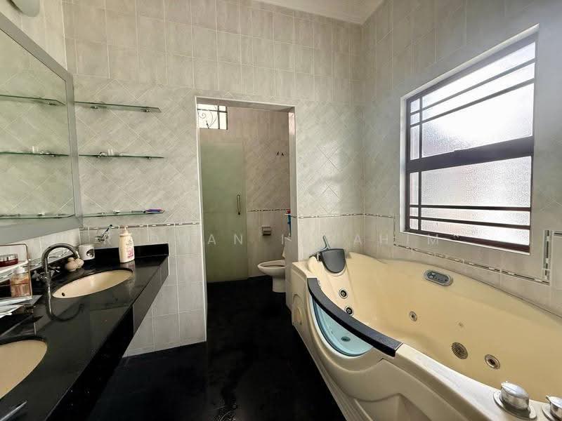 2-storey Terraced House for Sale in Putra Heights (Subang Jaya) - Ridwan Ibrahim - Bathroom - PropertyGuru.com.my