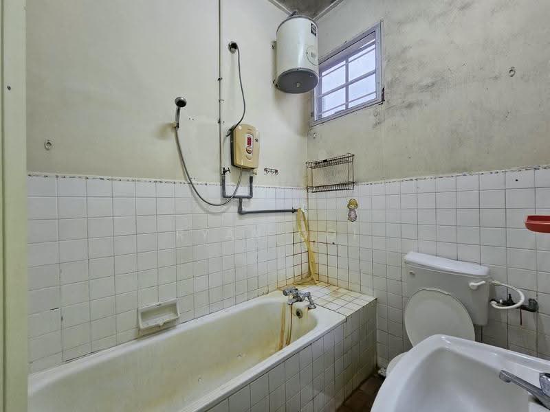 Semi-Detached House for Sale in Taman Lumba Kuda (Alor Setar) - Ryan Ooi - Bathroom - PropertyGuru.com.my
