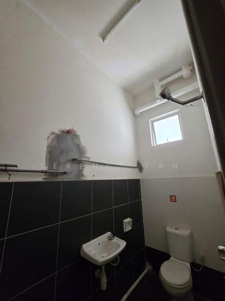Shop / Office untuk Dijual di Kota Masai (Pasir Gudang) - Terence Tan - Bathroom - PropertyGuru.com.my