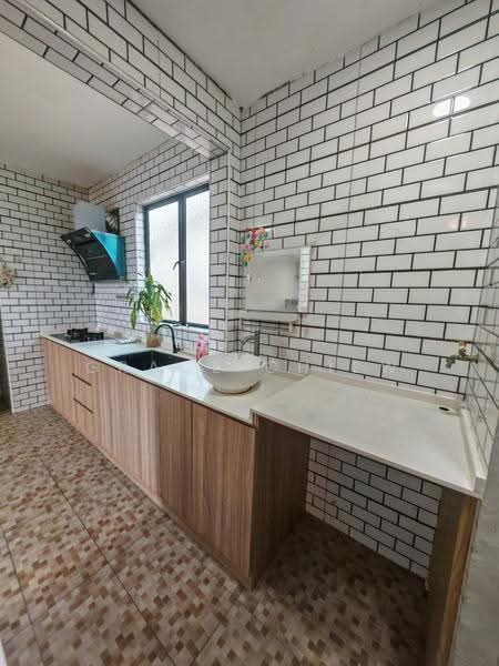 Flat for Rent at Flat Taman Ungku Tun Aminah - Grace Chiew - Kitchen - PropertyGuru.com.my