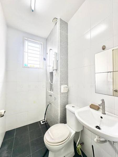 Rumah Teres 2-Tingkat untuk Dijual di Taman Desa Tebrau (Tebrau) - Grace Chiew - Bathroom - PropertyGuru.com.my