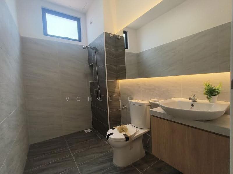 Rumah Teres 2-Tingkat untuk Dijual di Bandar Tiram (Ulu Tiram) - Vchelle. C - PropertyGuru.com.my