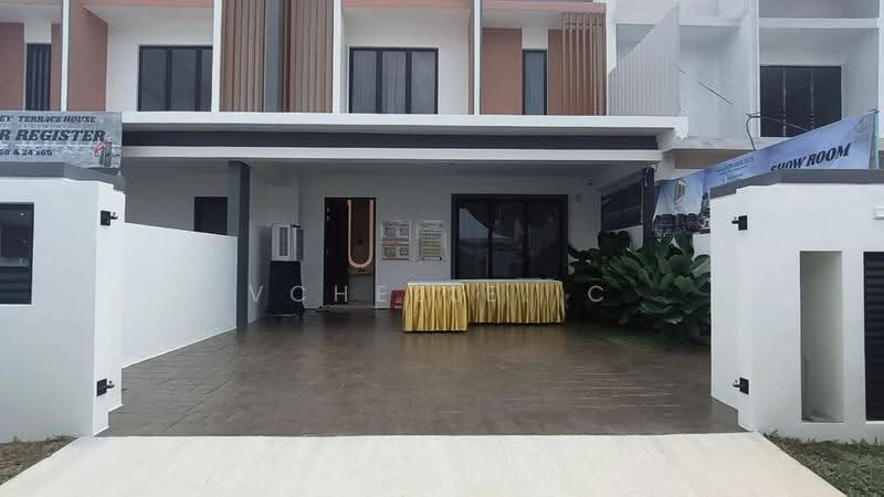 Rumah Teres 2-Tingkat untuk Dijual di Bandar Tiram (Ulu Tiram) - Vchelle. C - PropertyGuru.com.my